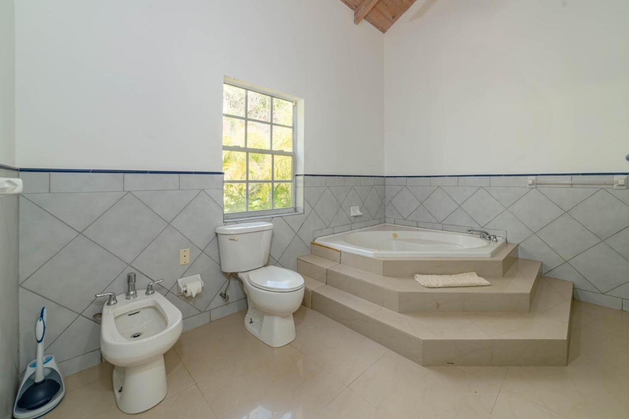 Fort Shelley Cades Bay Екстериор снимка