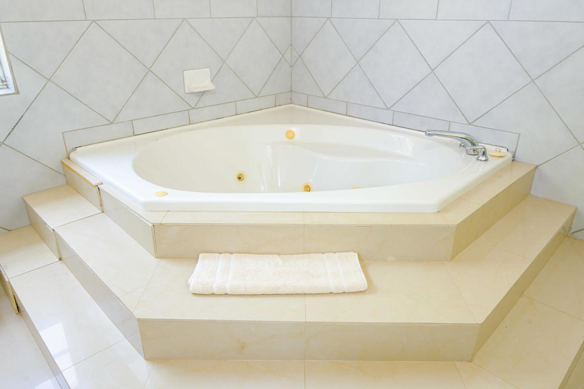 Fort Shelley Cades Bay Екстериор снимка